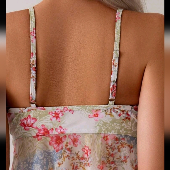 Swim Women's Holiday Fresh Floral Ruffled Adjustable Strap Tankini Set - Picture 3 of 4